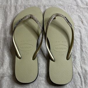 Havaianas Women’s Gold/Brown Flip Floo Sandals Size 9